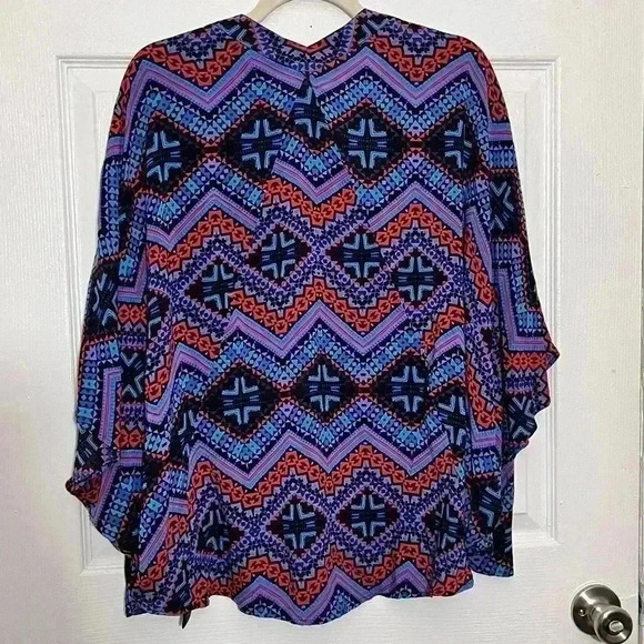 EXPRESS Geometric Purple, red and Turquoise Kimono Top | One size fits all - Picture 4 of 7